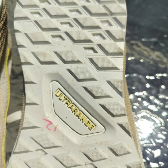 Vans Beige and White Sneakers - Picture 12 of 15